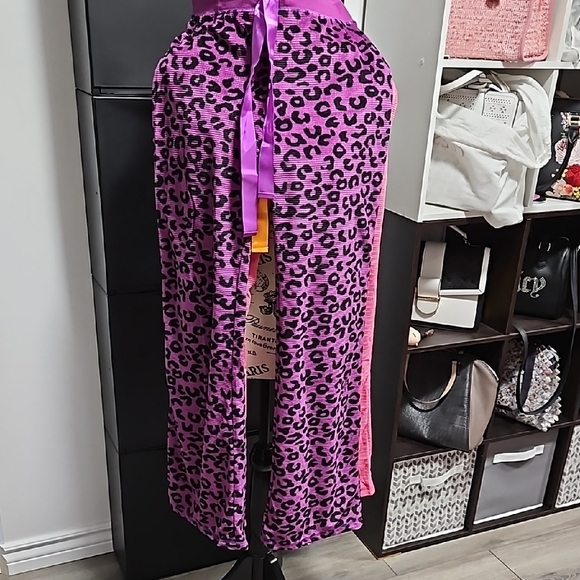 Joe Boxer 2 pairs of lounge pants in funky colors. - Picture 2 of 3